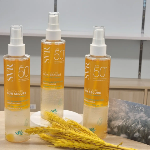 Xịt chống nắng SVR